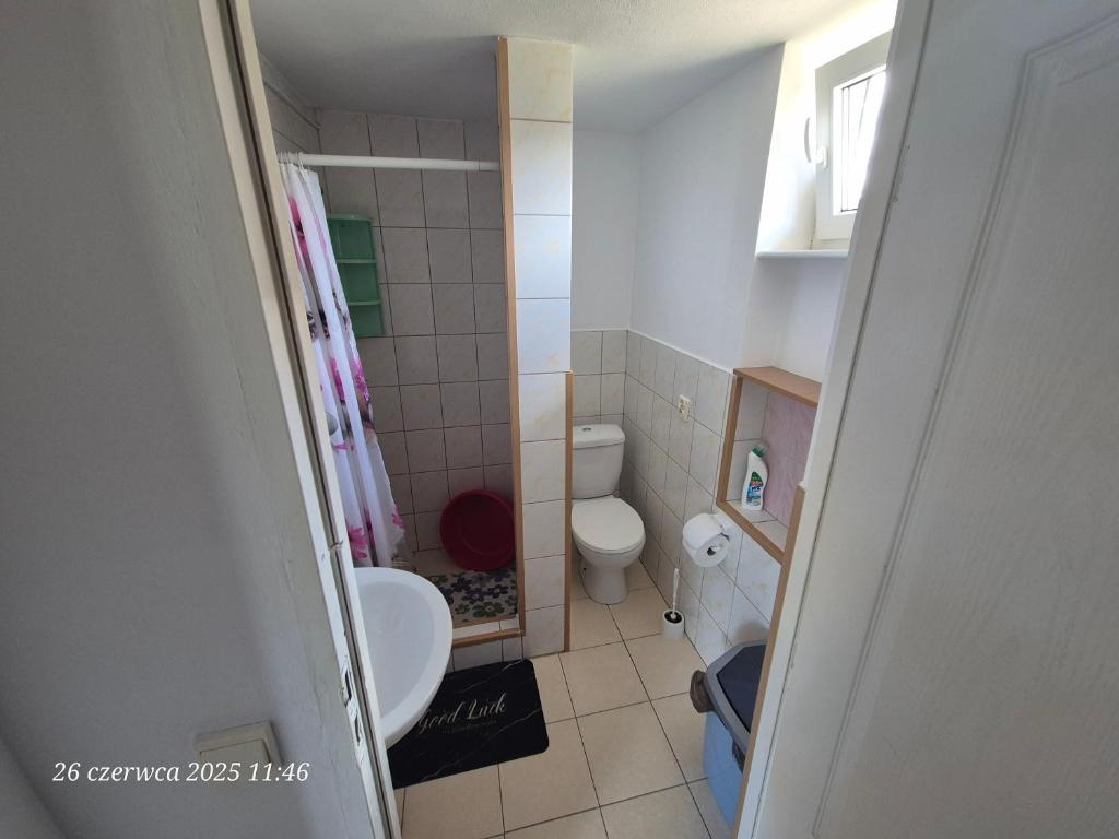 Kúpeľňa v ubytovaní Dom Bursztynek - domek (sad)