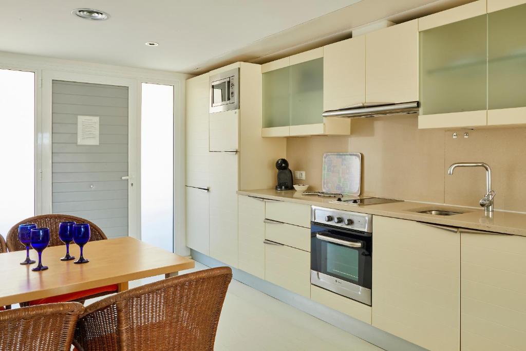 Kuchyňa alebo kuchynka v ubytovaní Apartamentos Rodamar