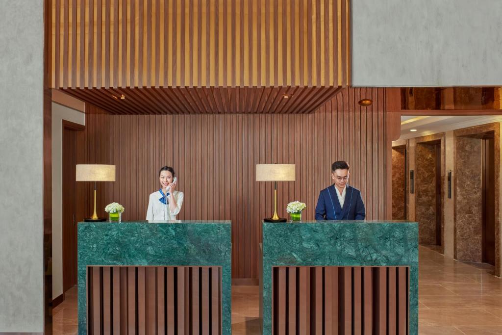 Členové personálu v ubytování Mercure Nha Trang Beach