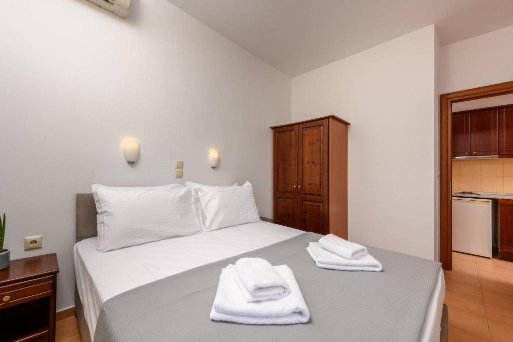 Postel nebo postele na pokoji v ubytování Villa Roxani