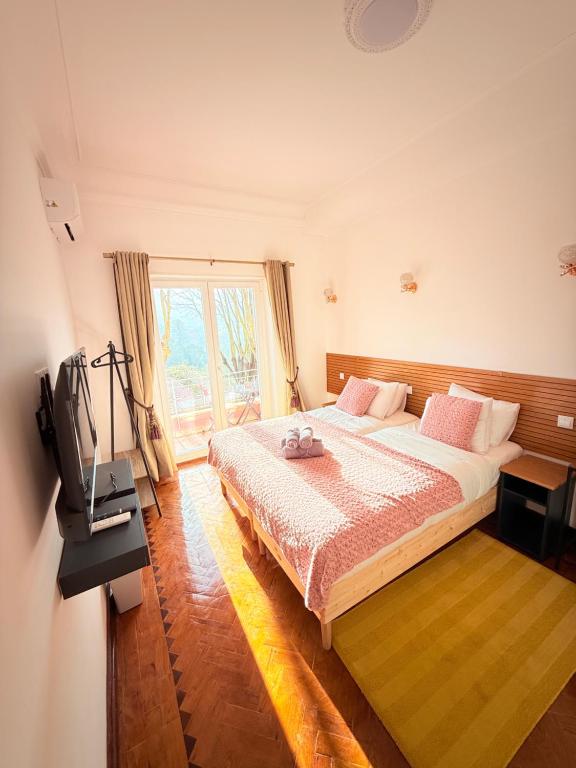 Ένα ή περισσότερα κρεβάτια σε δωμάτιο στο Sintra Mountview Retreat
