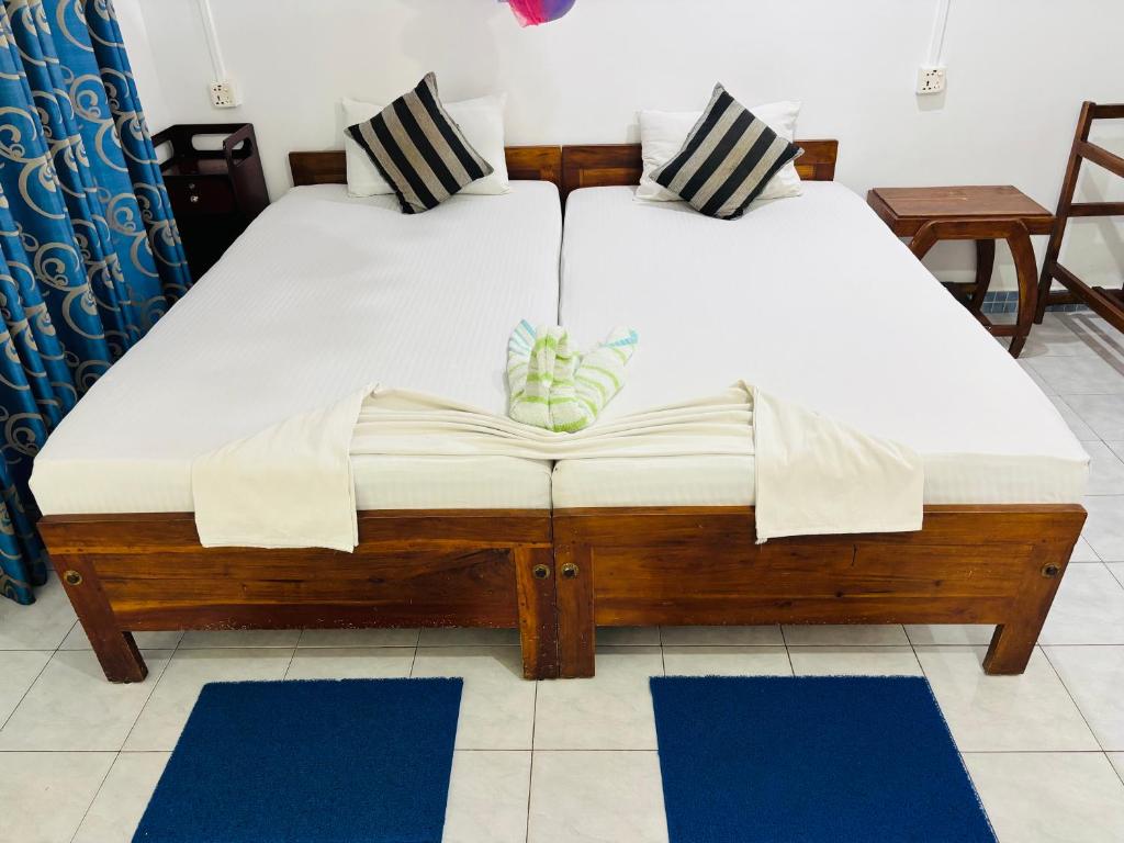 Postel nebo postele na pokoji v ubytování Levi's Tourist – Anuradhapura