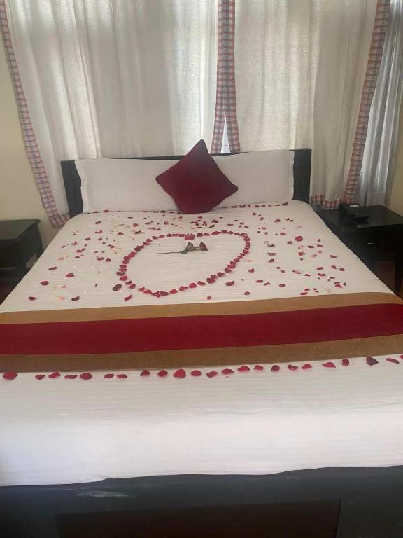 Postel nebo postele na pokoji v ubytování Thamel Eco Resort