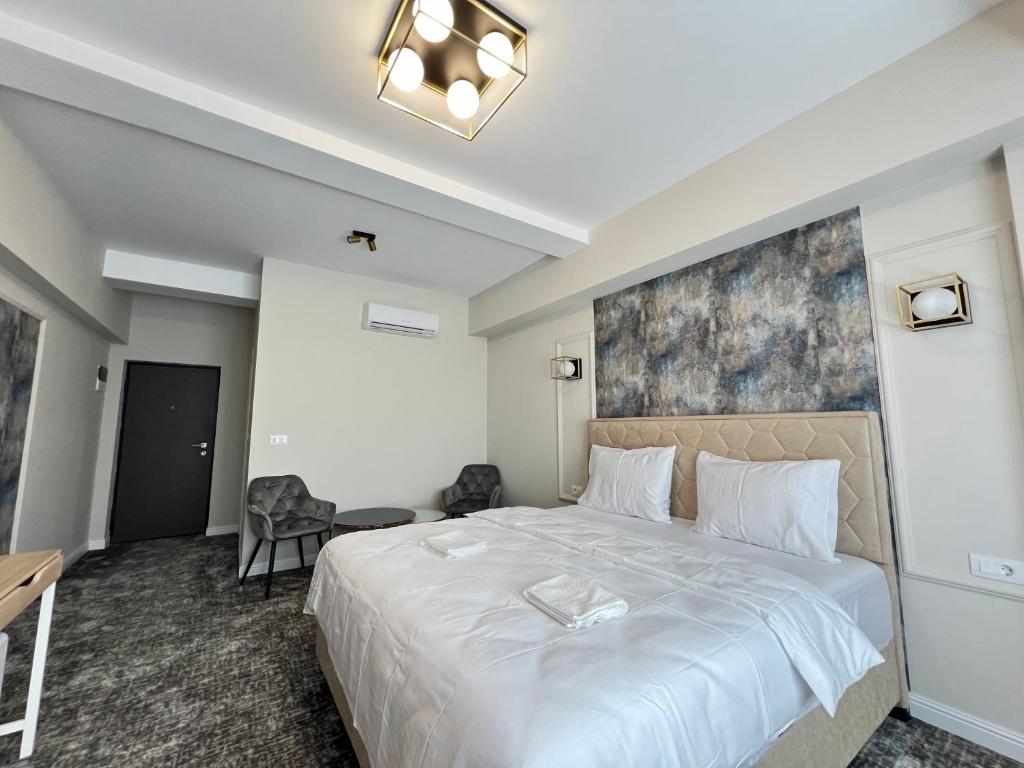 Premium Rooms & Boutique Apartments with Free Parking - Resim 8