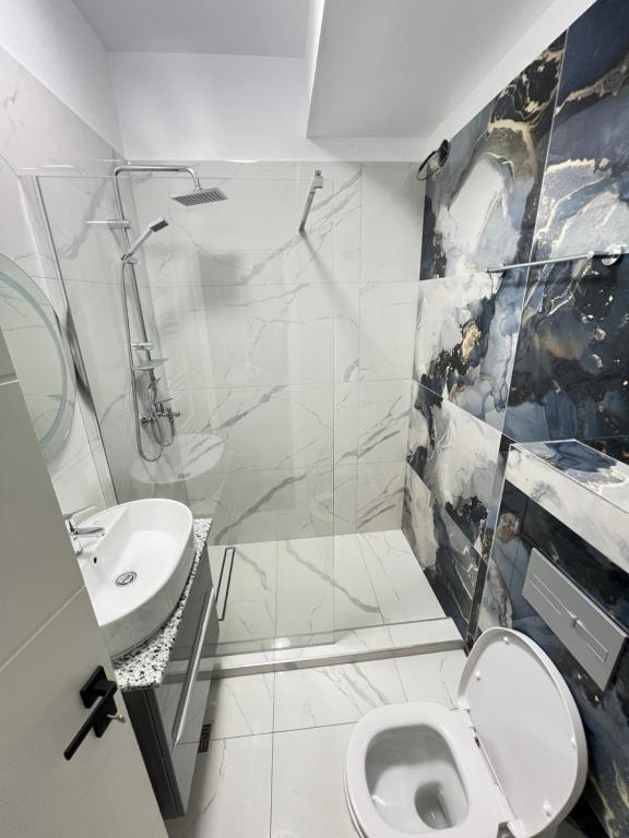 Premium Rooms & Boutique Apartments with Free Parking - Resim 27