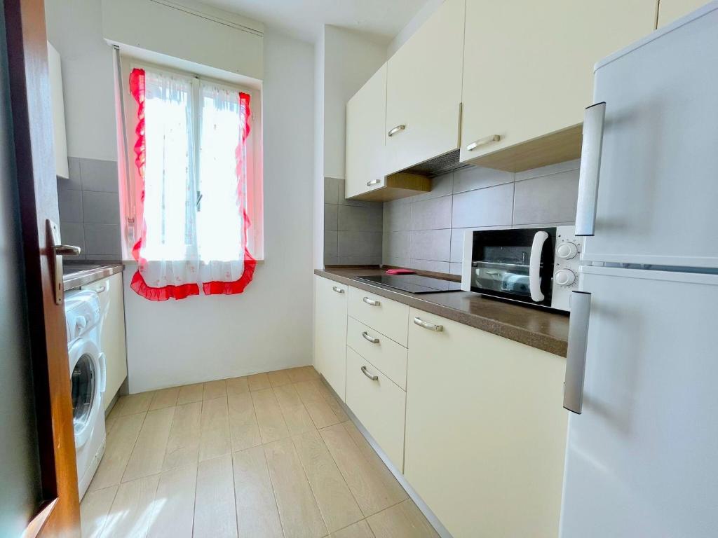 Kuchyňa alebo kuchynka v ubytovaní Appealing holiday home in Denia with private pool