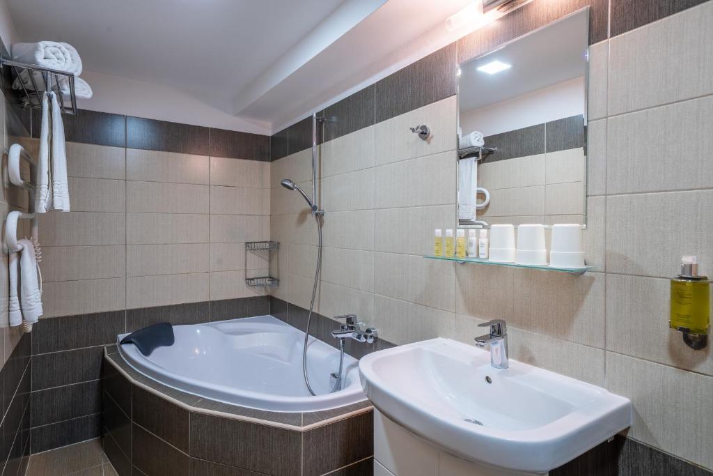 Koupelna v ubytování Hotel u Ledu