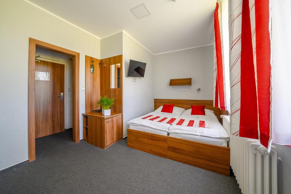 Postel nebo postele na pokoji v ubytování Hotel u Ledu