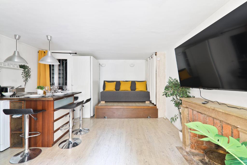 Photo de la galerie de l'établissement Heart of Paris-Studio-4P-Saint Honore-Free Netflix, à Paris