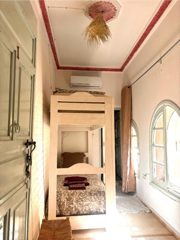 Postel nebo postele na pokoji v ubytování Riad Sanwa