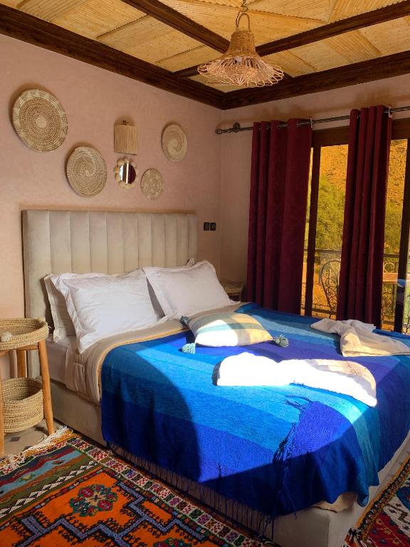 Postel nebo postele na pokoji v ubytování auberge atlas tamatertt