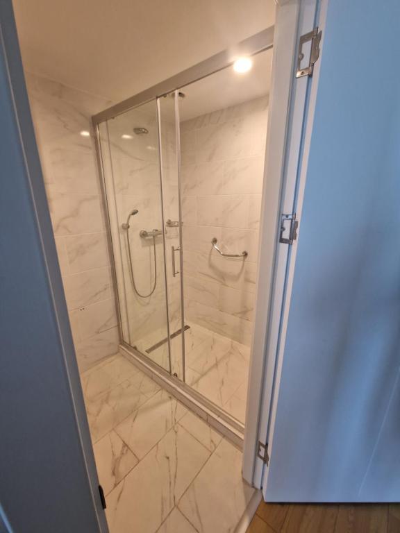 Koupelna v ubytování VIP CLASS ꙳ ORBI CITY