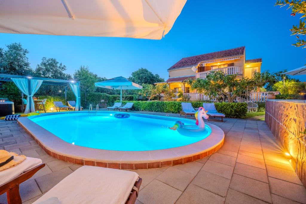 Πισίνα στο ή κοντά στο Villa Luka