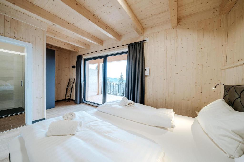 A bed or beds in a room at Clofers Active Apartments Sonnleitn
