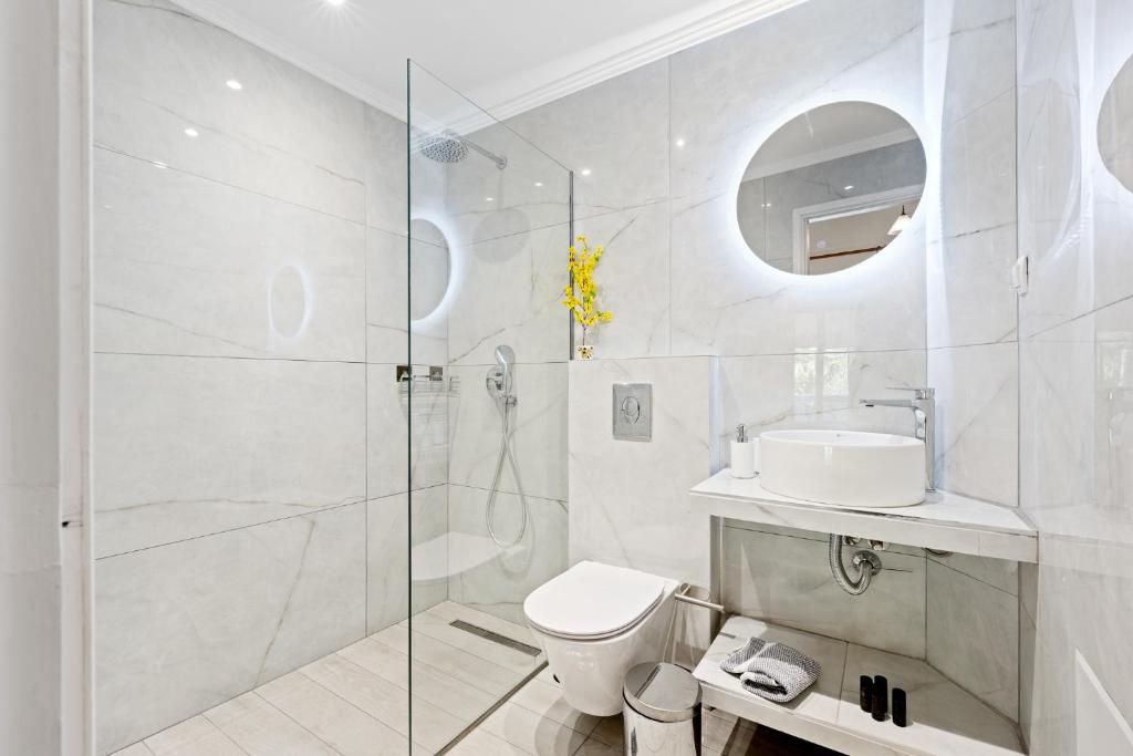 Un baño de Hotel Selini
