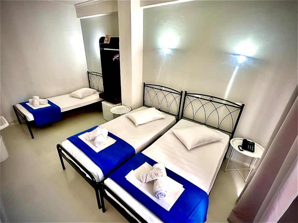 
Triple Room with Shared Bathroom
