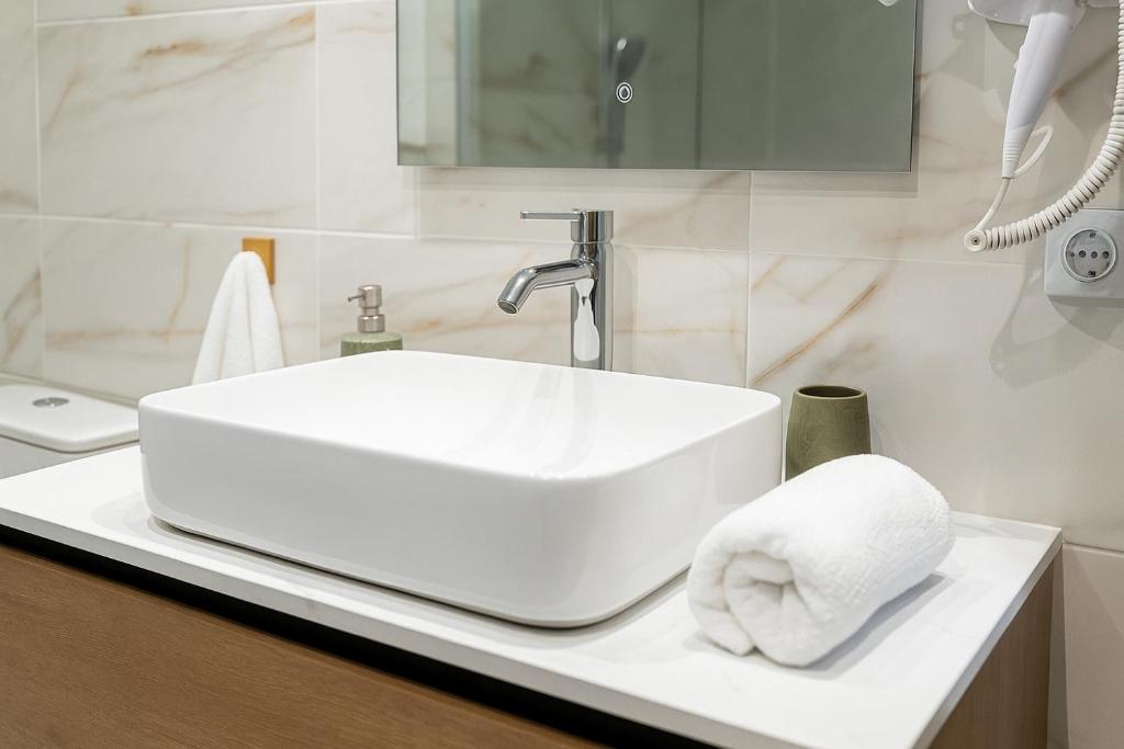 Ένα μπάνιο στο Niki Athens Suites - 404 - Cosy Apartment in Athens Historical Center