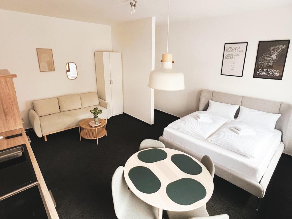 Postel nebo postele na pokoji v ubytování Limok Apartments