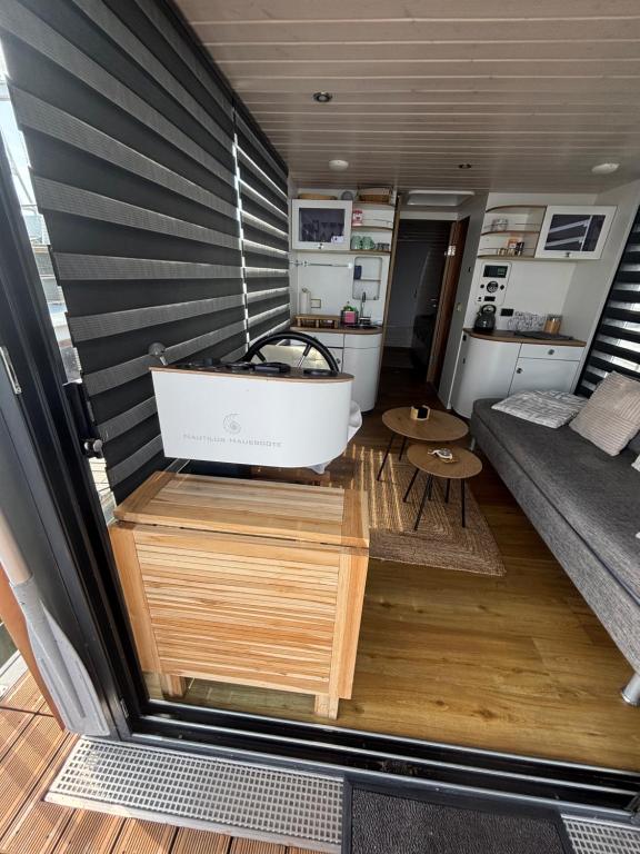 Posezení v ubytování WOHLFÜHLBOOT Hausboot - Festlieger in der Marina Zaue am Schwielochsee - WC an Bord -
