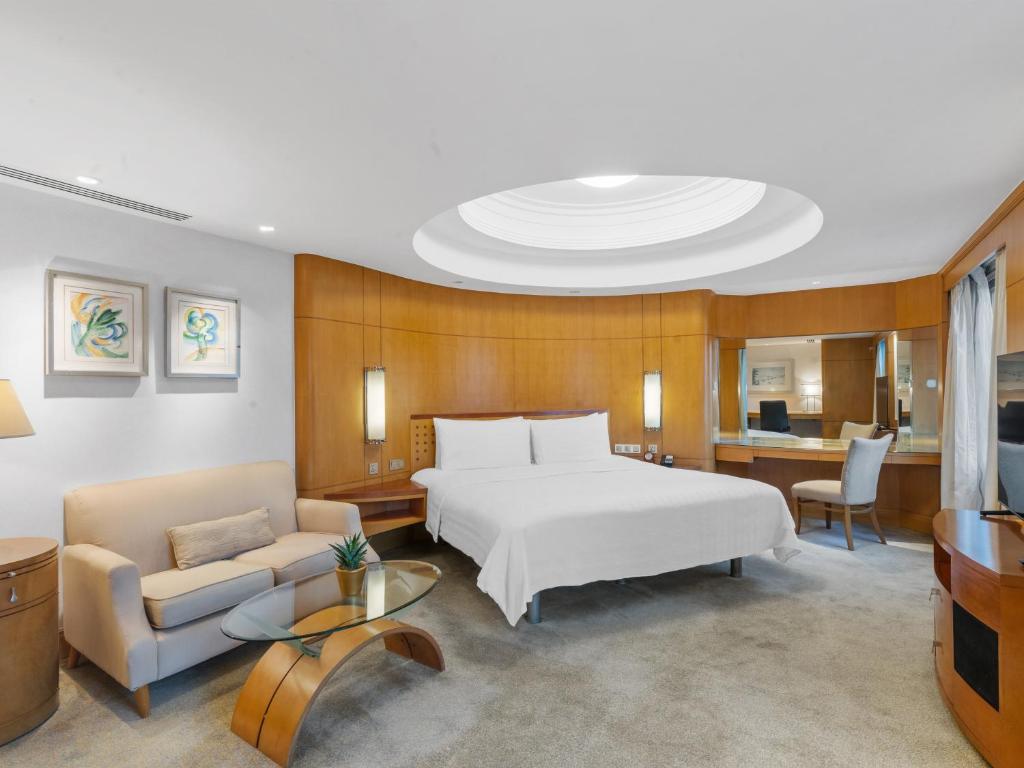 Postel nebo postele na pokoji v ubytování Makati Shangri-La, Manila