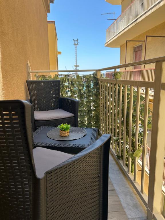 a patio with a table and chairs on a balcony at B&b regina del porto in Porto Empedocle