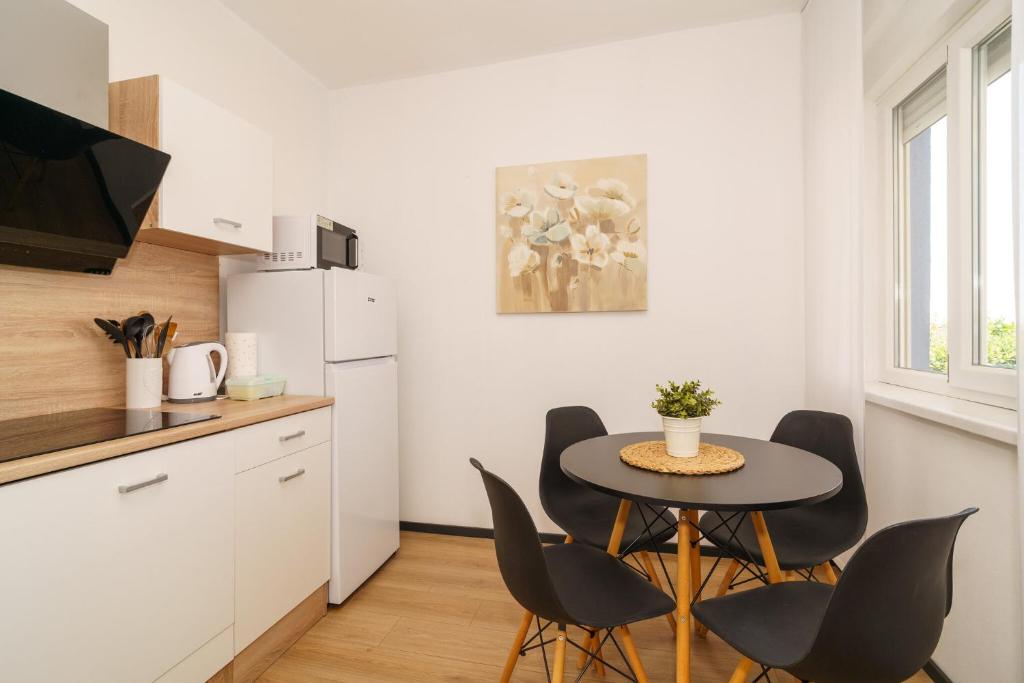 Kuchyň nebo kuchyňský kout v ubytování Blue Heaven Apartments