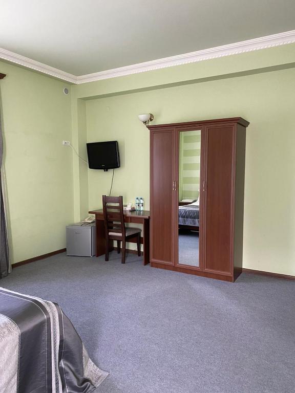 TV a/nebo společenská místnost v ubytování Mina Hotel