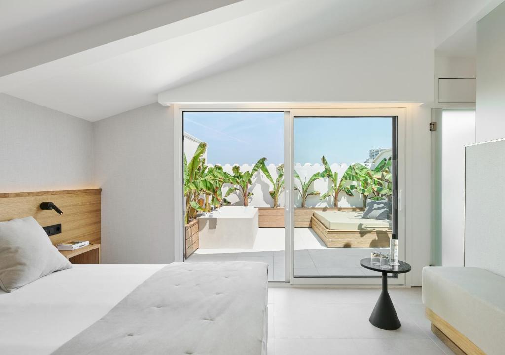 Hotel Ceferino - Jacuzzi privado en la habitación en Vilanova i la Geltrú
