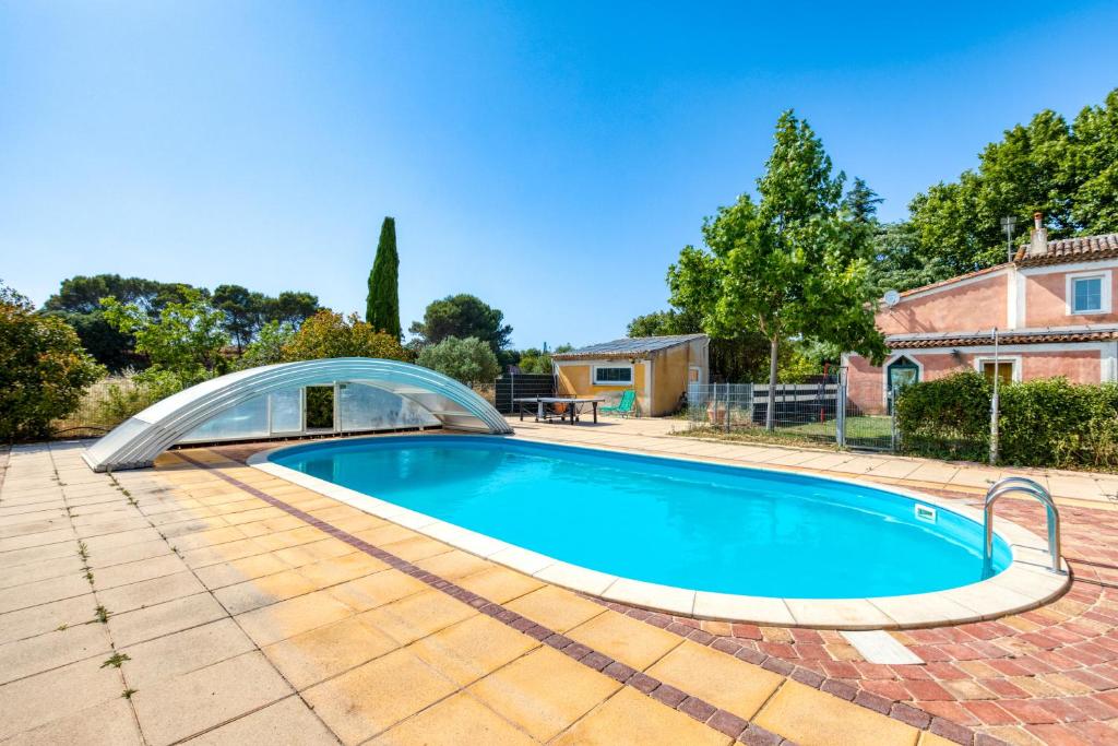 Bazén v ubytování Joli Studio Au Bord De La Rivière - nebo v jeho okolí