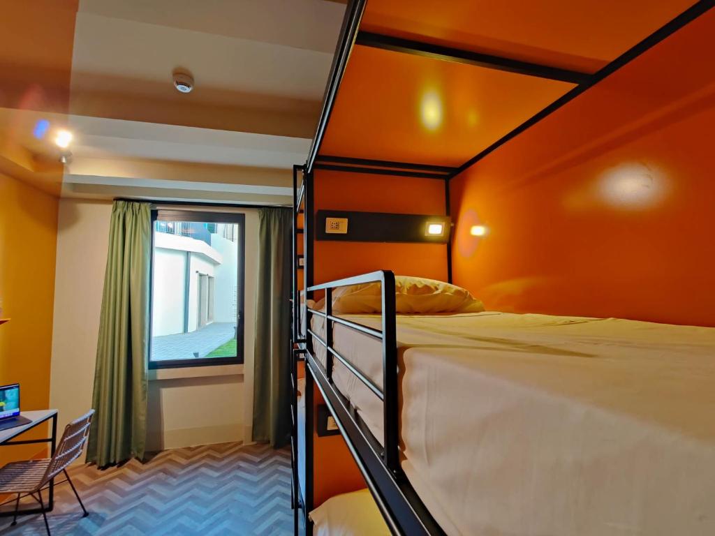 YellowSquare Florence - Cama En Habitación Compartida Mixta De 4 Camas
