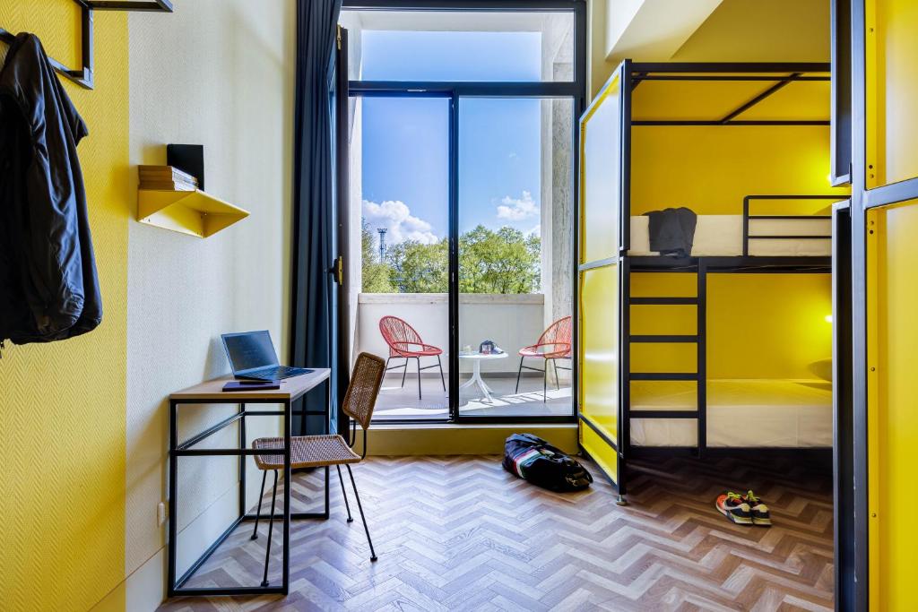YellowSquare Florence - Cama En Habitación Compartida Femenina De 4 Camas