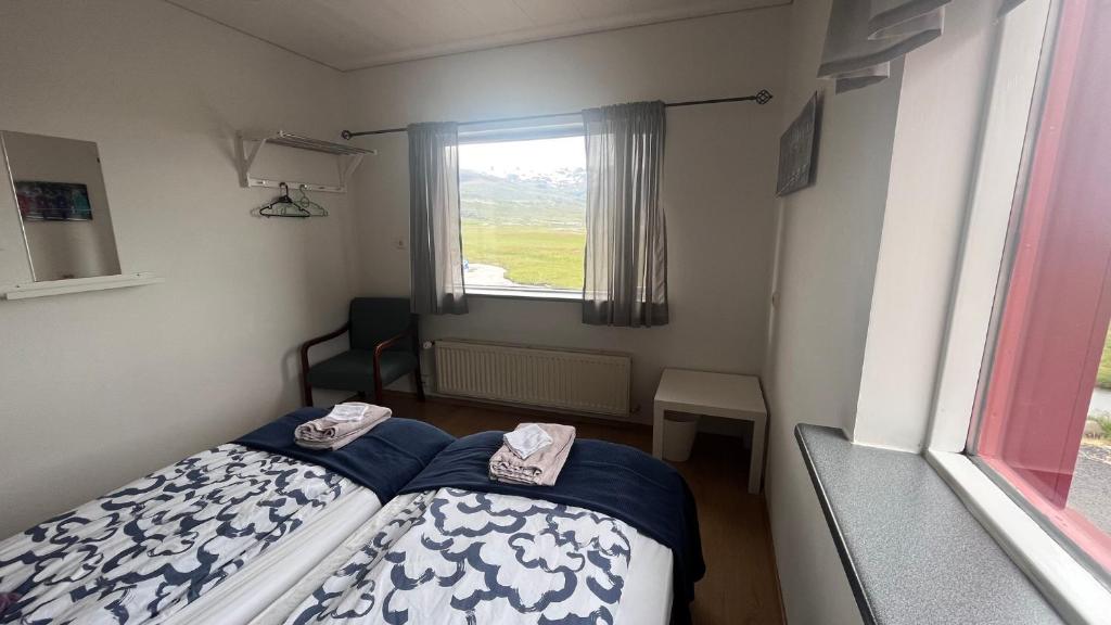 Una cama o camas en una habitación de Grund í Grundarfirði Economy Guesthouse
