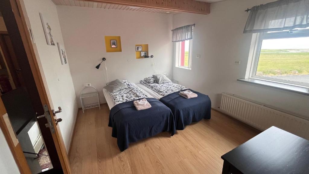 Una cama o camas en una habitación de Grund í Grundarfirði Economy Guesthouse