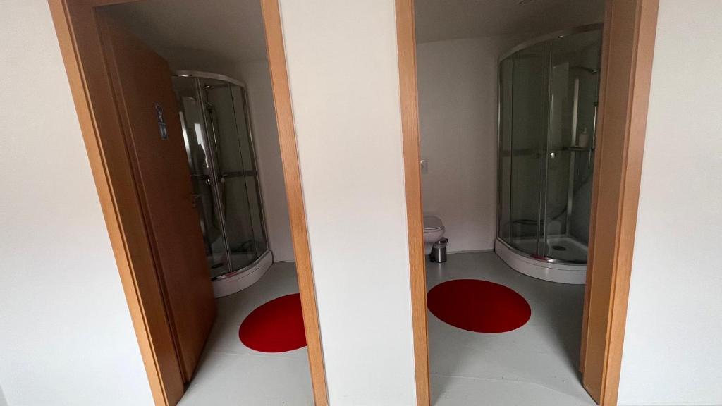 Un baño de Grund í Grundarfirði Economy Guesthouse