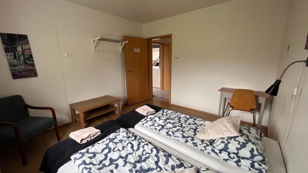 Una cama o camas en una habitación de Grund í Grundarfirði Economy Guesthouse