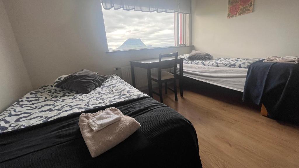Una cama o camas en una habitación de Grund í Grundarfirði Economy Guesthouse