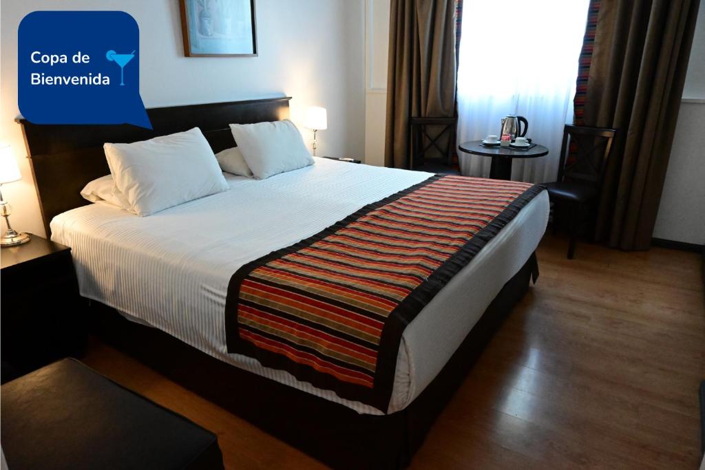Cama ou camas em um quarto em Hotel Mendoza
