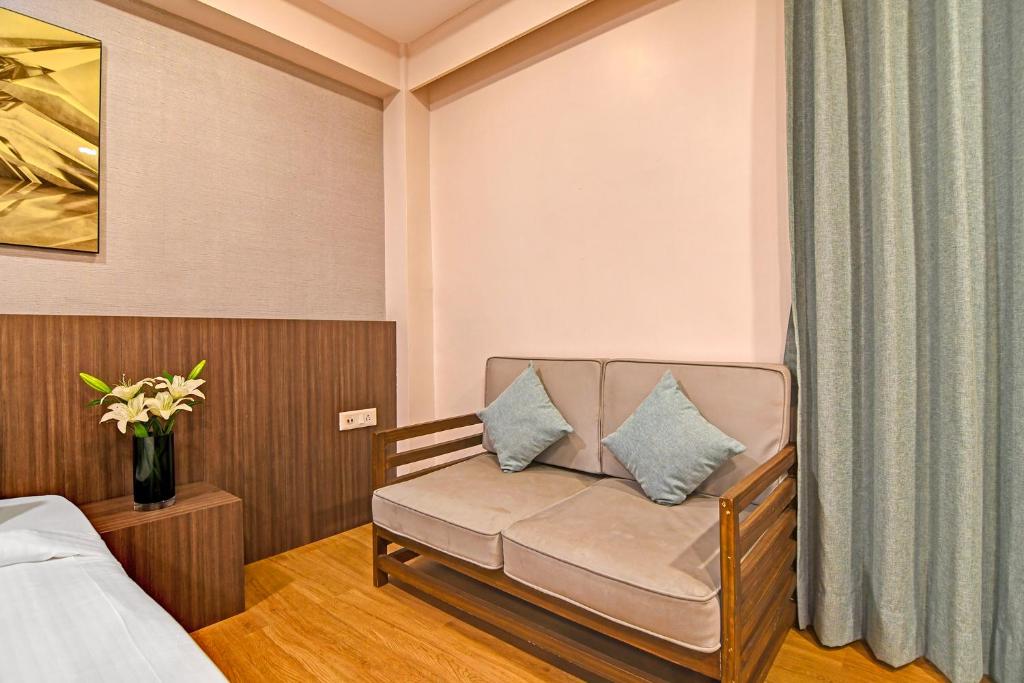 Postel nebo postele na pokoji v ubytování FabHotel Kzar Select - 2km from Park Street