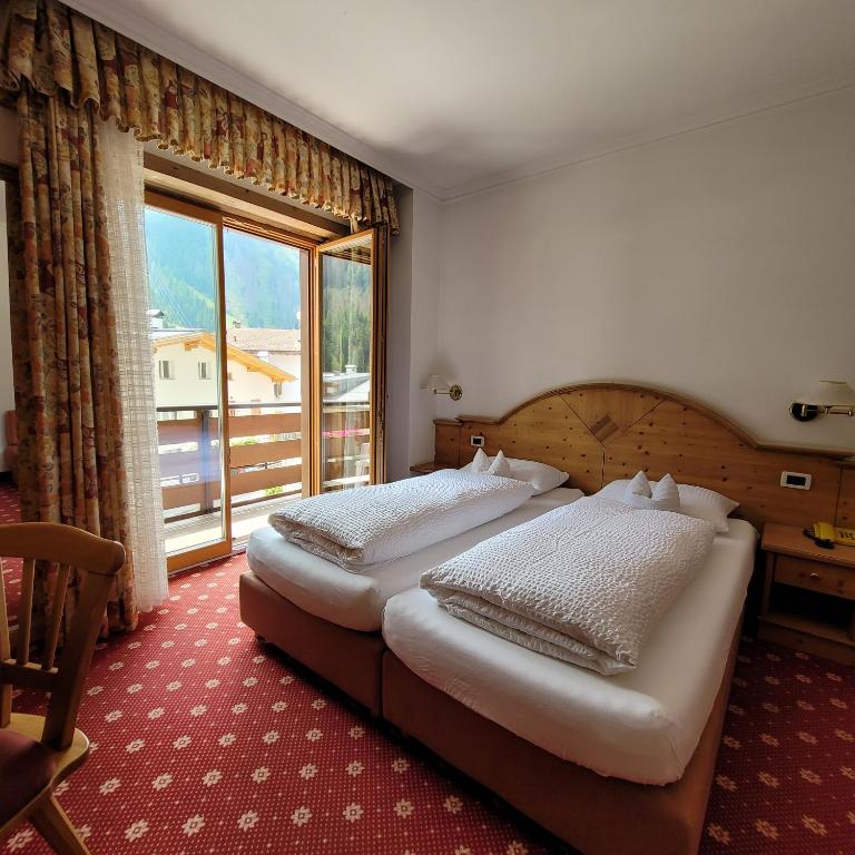 Postel nebo postele na pokoji v ubytování Hotel Garni Royal