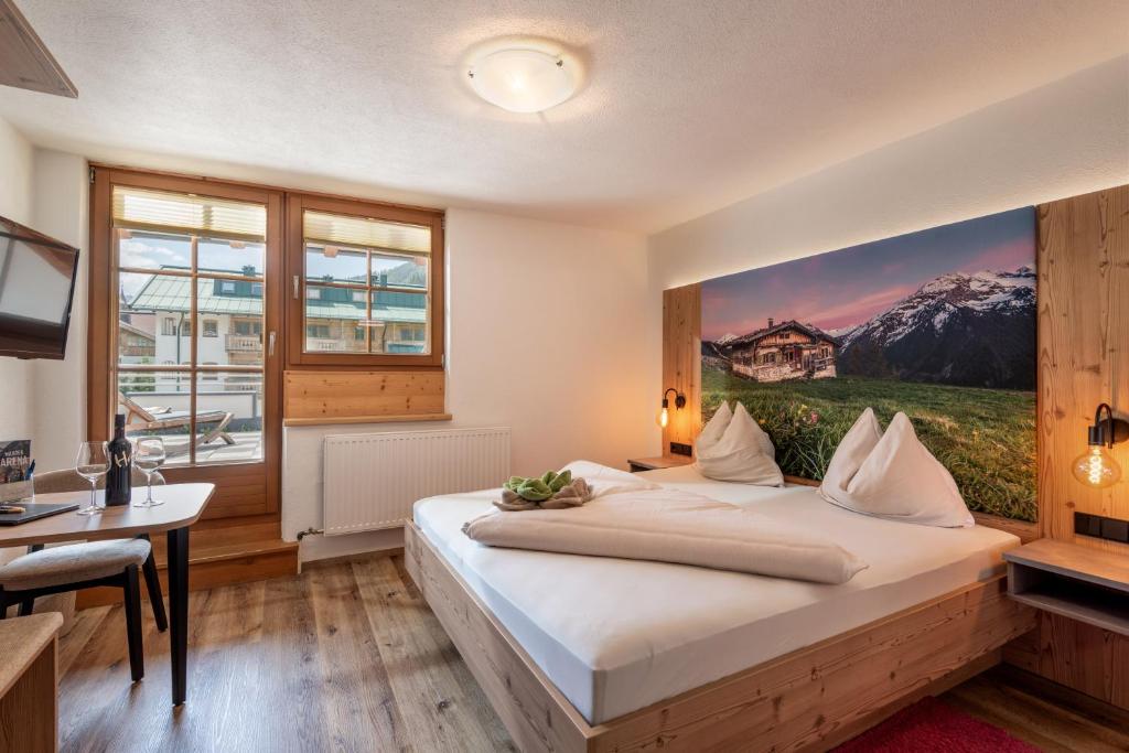 Postel nebo postele na pokoji v ubytování Gästehaus Hochstaffl