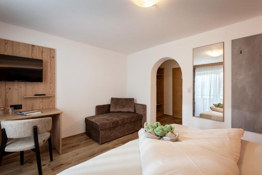 Postel nebo postele na pokoji v ubytování Gästehaus Hochstaffl