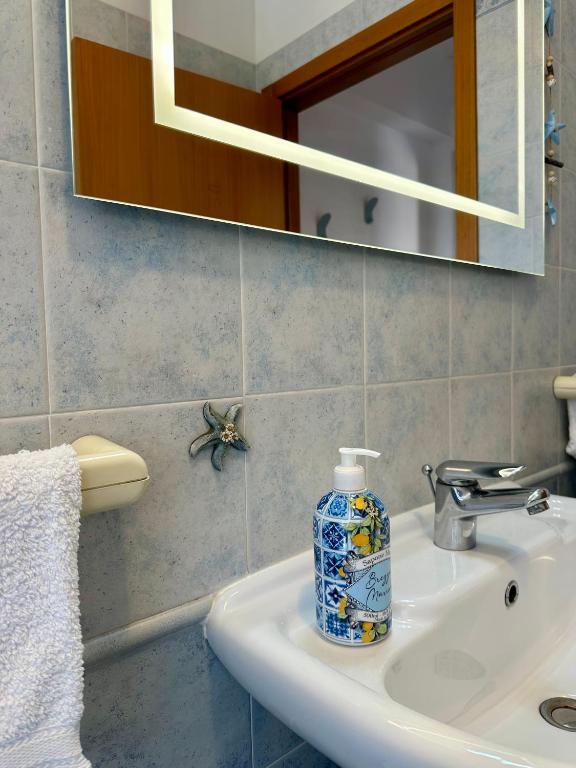 Koupelna v ubytování B&B SGUARDO AL CONERO