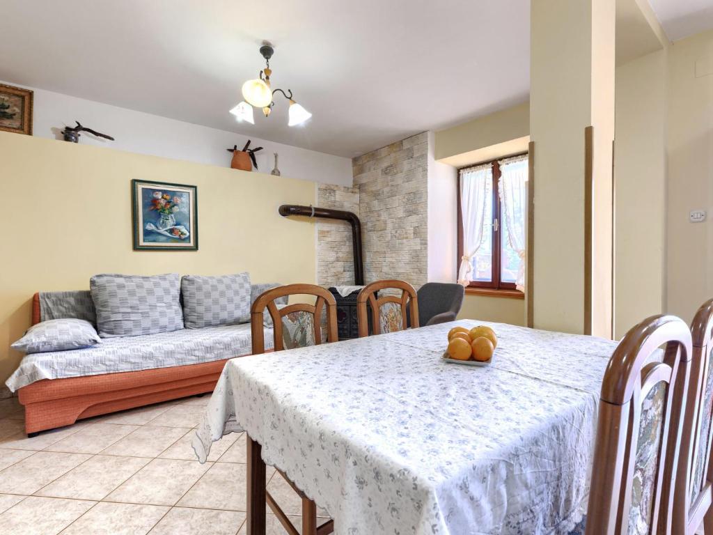 Łóżko lub łóżka w pokoju w obiekcie Holiday Home Laura by Interhome