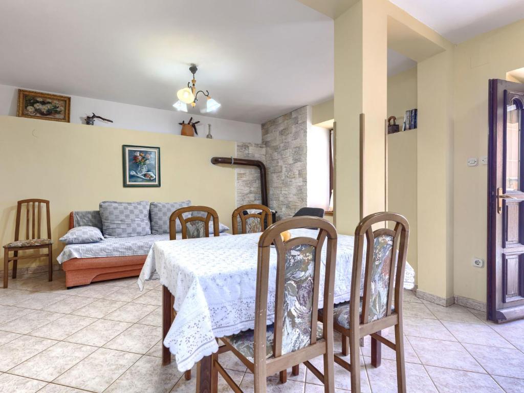 Część wypoczynkowa w obiekcie Holiday Home Laura by Interhome