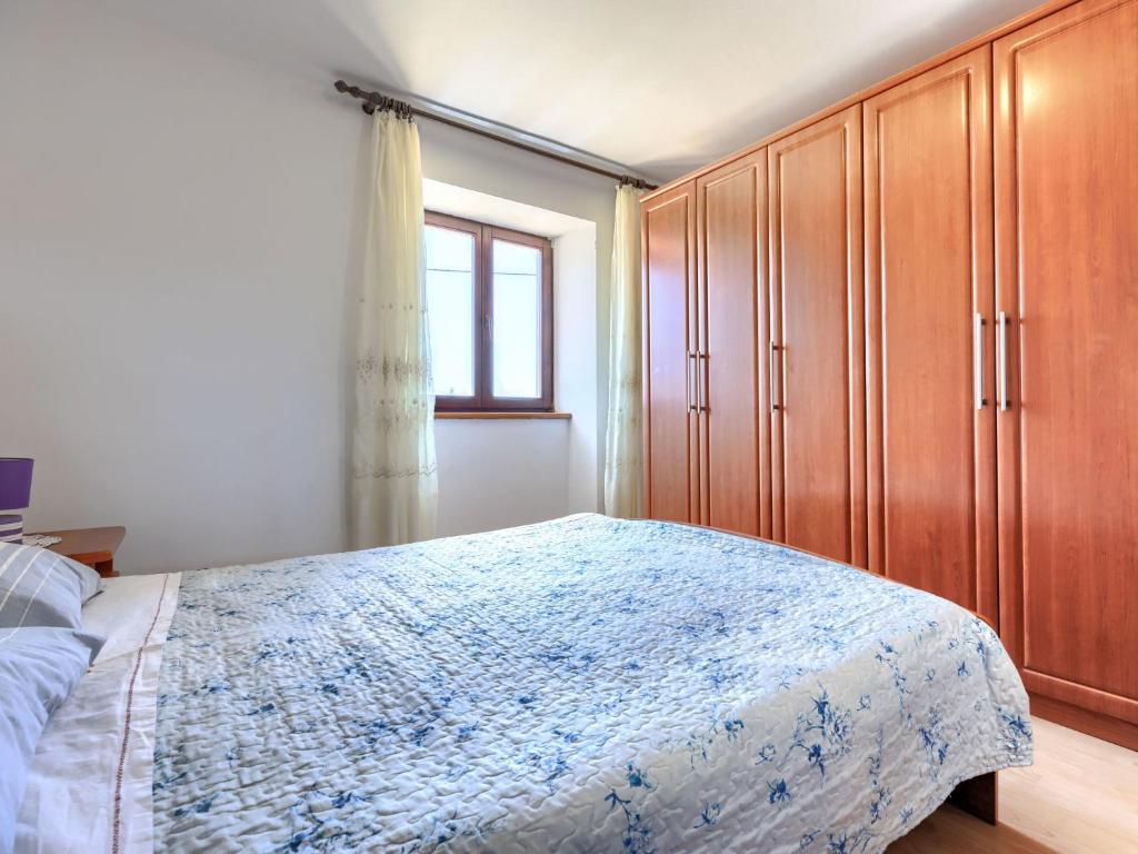 Łóżko lub łóżka w pokoju w obiekcie Holiday Home Laura by Interhome