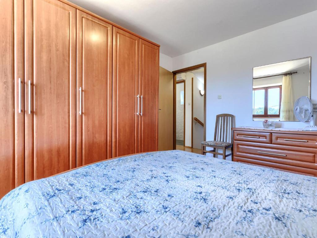 Łóżko lub łóżka w pokoju w obiekcie Holiday Home Laura by Interhome