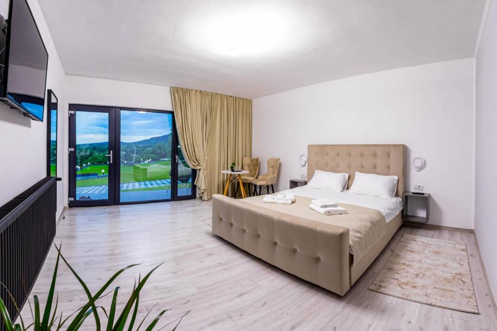 TV a/nebo společenská místnost v ubytování Green Heaven Resort Gorj