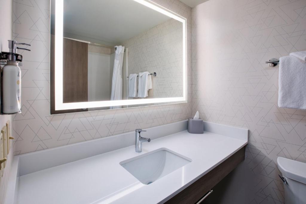 Holiday Inn Express Sault Ste Marie by IHG - Habitación Estándar Con Dos Camas Queen