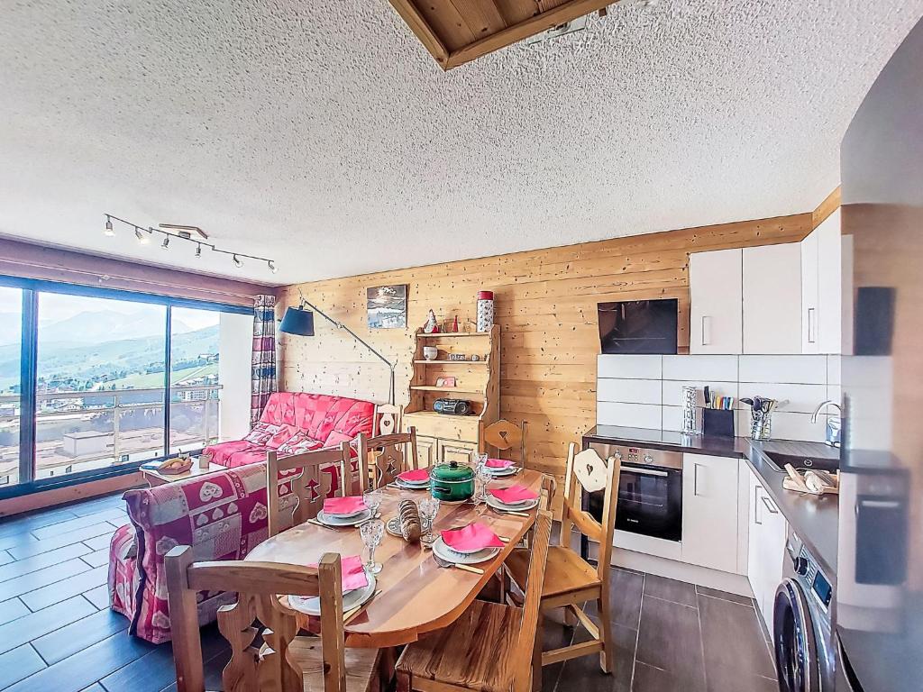 Kuchyň nebo kuchyňský kout v ubytování Apartment Champ Bozon by Interhome