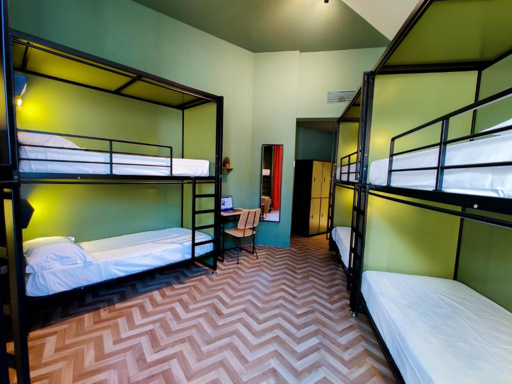 YellowSquare Florence - Cama En Habitación Compartida Femenina De 6 Camas